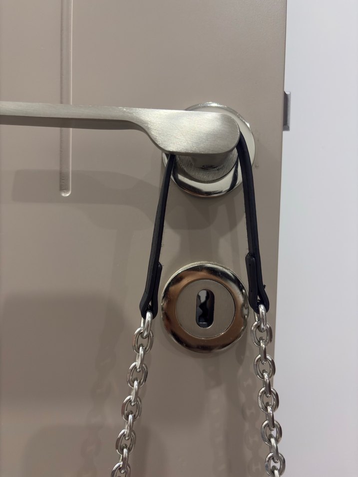 Zincir Detaylı Siyah Deri Kadın Çanta - Görsel 4