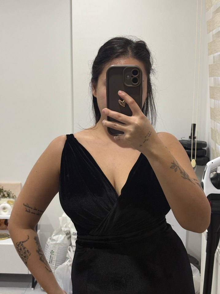 V Yakalı Siyah Uzun Drapeli Kadın Elbise - Görsel 3