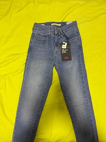 Levis kadın jean etiketli
