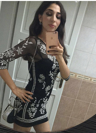 Siyah beyaz işlemeli mini elbise 