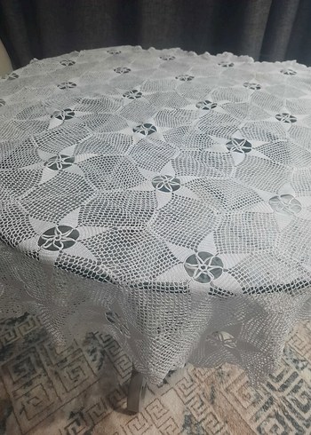 El Yapımı Beyaz Dantel Masa Örtüsü