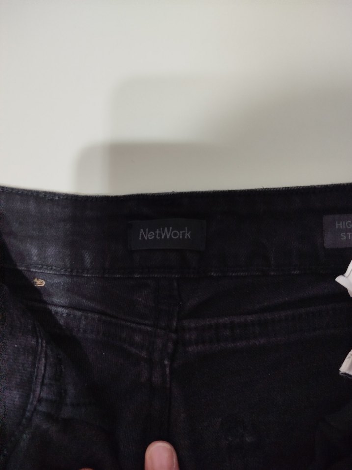 Network Siyah Yüksek Be kesik paça Rahat Kesim Jean Pantolon — görsel 3/5