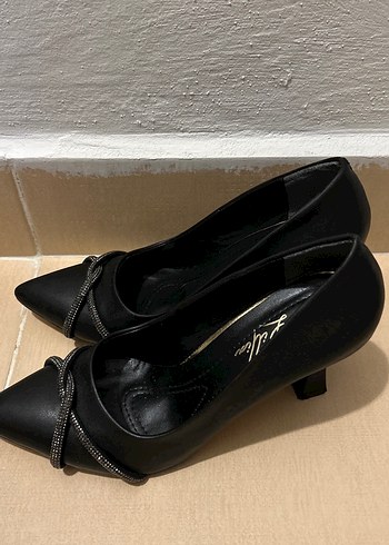 Parlak Siyah Yılan Desenli Topuklu Kadın Ayakkabı - Görsel 2