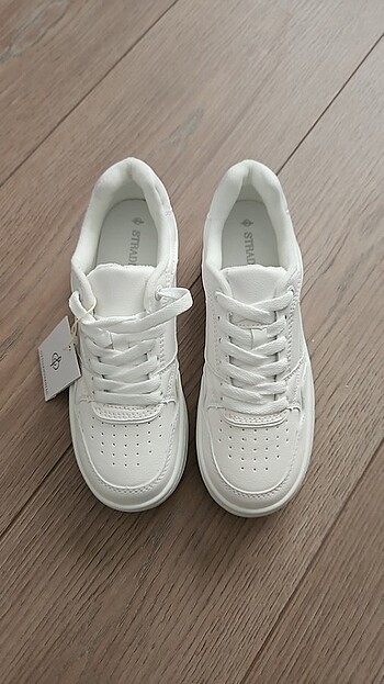 35 Beden beyaz Renk Etiketli Stradivarius Beyaz Sneaker