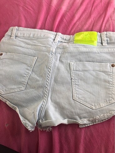 38 Beden Bershka mini kot şort