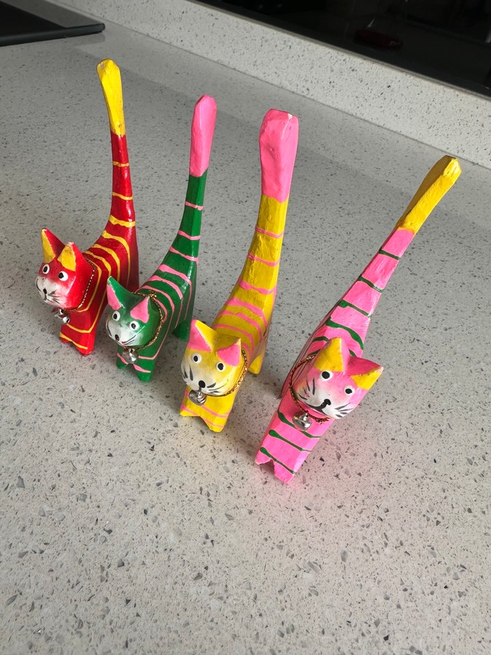 Renkli Ahşap Kedi Figürlü Biblo 4 adet - Görsel 3