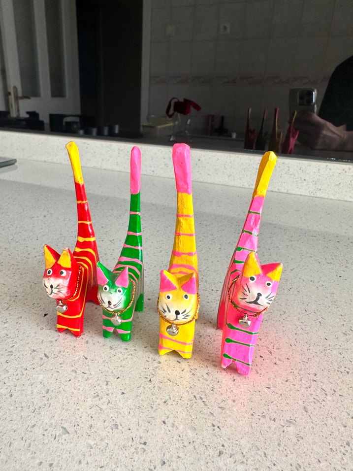 Renkli Ahşap Kedi Figürlü Biblo 4 adet - Görsel 2