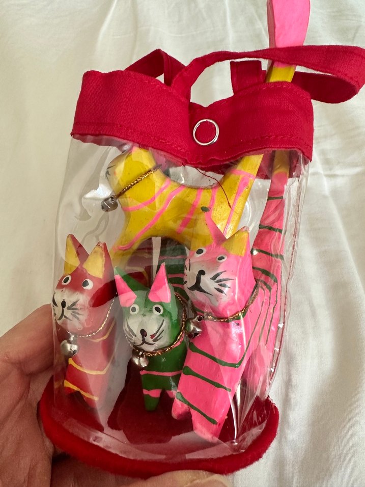 Renkli Ahşap Kedi Figürlü Biblo 4 adet - Görsel 4