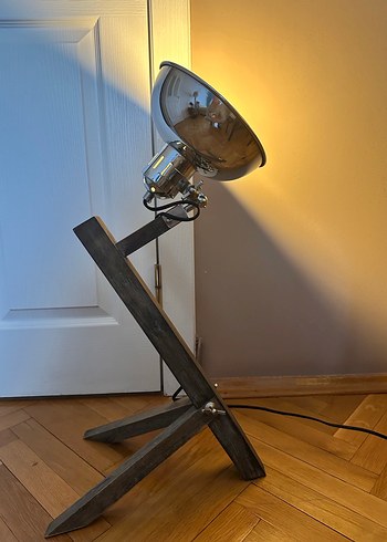 Ahşap Ayaklı Tasarım Lamba - Görsel 4