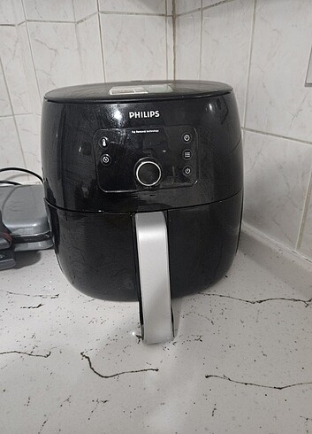 Philis airfryer 9650/90 xxl garantisi var çok yeni 2 kere kullan