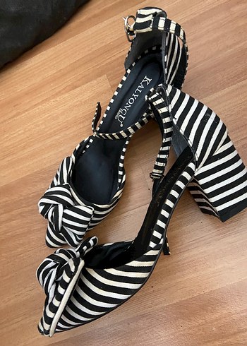 36 Beden Zebra Desenli Tokalı Topuklu Kadın Ayakkabı