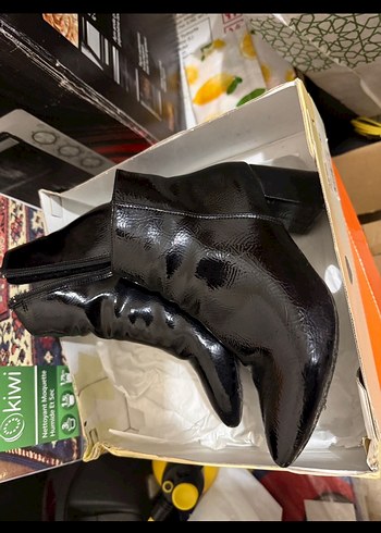 Siyah Topuklu Deri Bot - Görsel 2