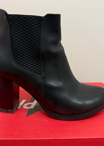 Siyah Kadın Topuklu Bot - Görsel 2