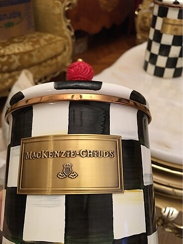 Medium canister