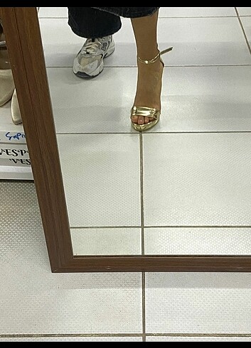 Gold topuklu