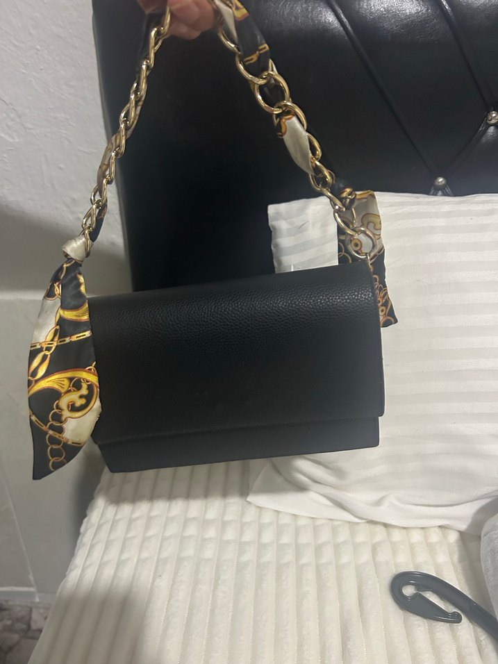 Zincir Detaylı Siyah Deri Yılan Desenli Kadın Çanta - Görsel 2