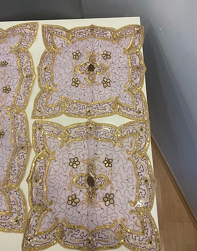 Hint işi örtü takımı