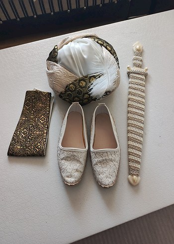 Çocuklar için Nakışlı Beyaz Düğmeli Takım - Görsel 5