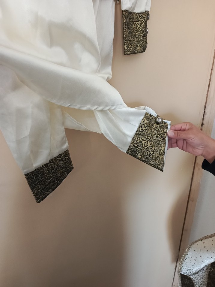 Çocuklar için Nakışlı Beyaz Düğmeli Takım - Görsel 4