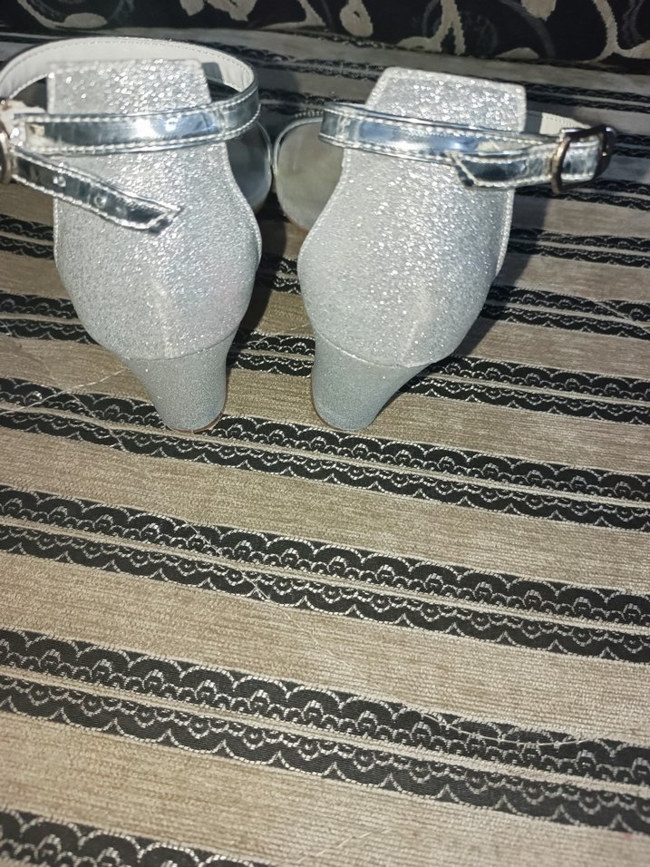 Metal Tokalı Gri Yılan Desenli Topuklu Sandalet - Görsel 4