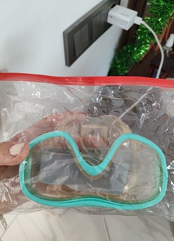 DENİZ GÖZLÜĞÜ HİÇ KULLANMADIM POŞETLİ HENÜZ YEŞİL BEYAZ RENKLERD - Görsel 2