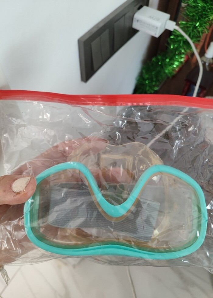 DENİZ GÖZLÜĞÜ HİÇ KULLANMADIM POŞETLİ HENÜZ YEŞİL BEYAZ RENKLERD - Görsel 2