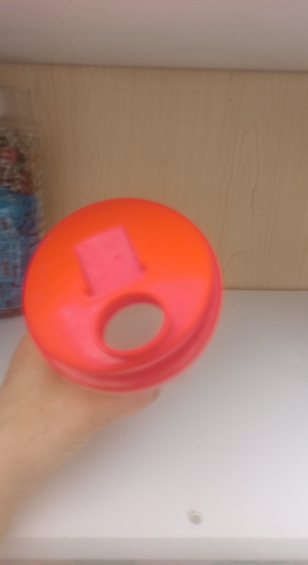 Kırmızı Kapakl içecek kutusu - Görsel 2