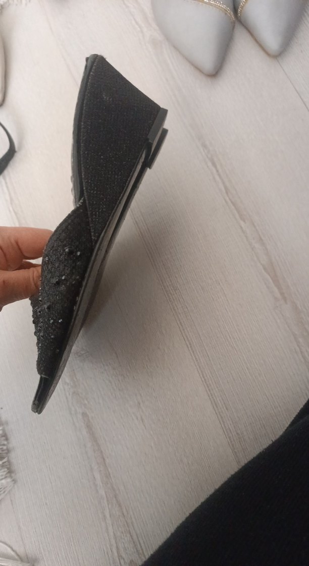 Siyah Parlak Dolgu Topuklu Yılan Desenli Kadın Ayakkabı - Görsel 2