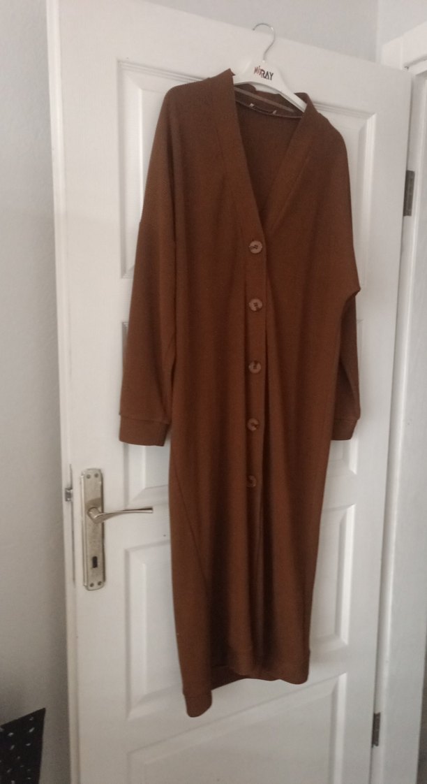 Düğmeli Kahverengi Uzun Kadın Hırka - Görsel 3