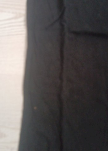 Siyah V Yakalı Kısa Kollu Keten Tişört - Görsel 2