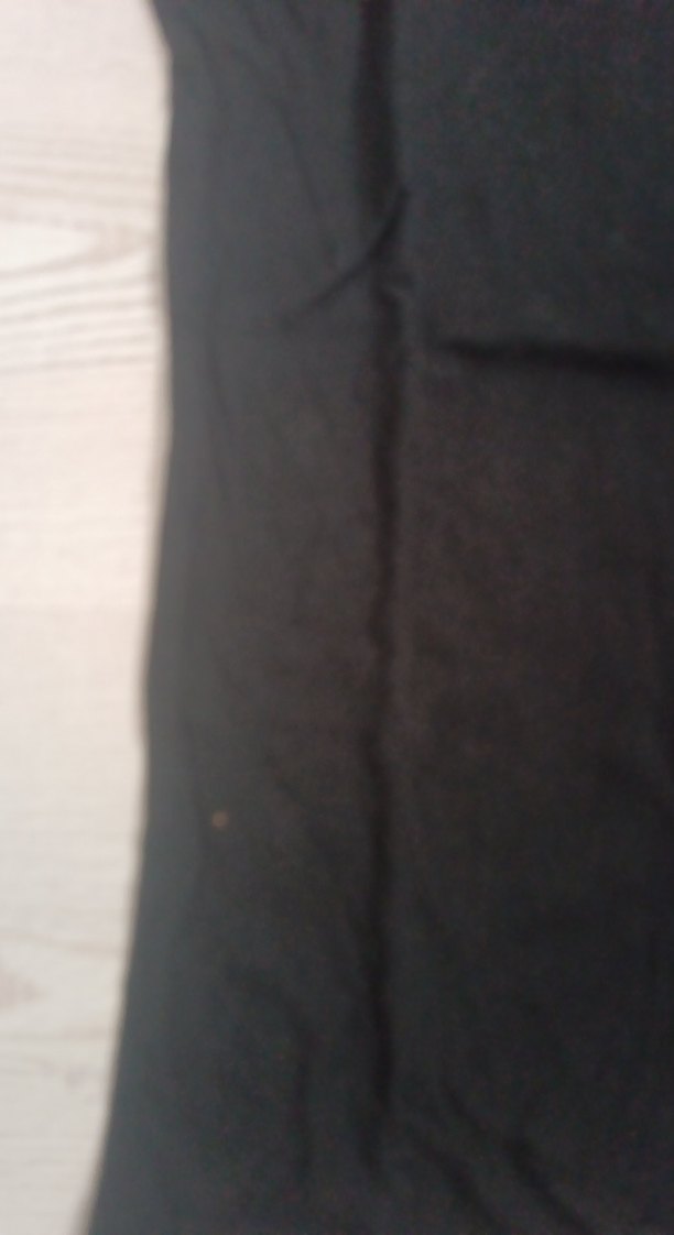 Siyah V Yakalı Kısa Kollu Keten Tişört - Görsel 2