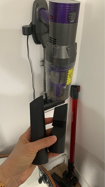 Dyson V11