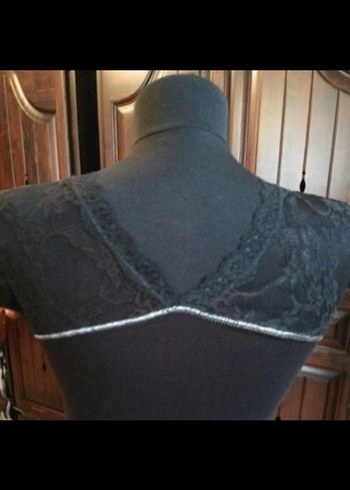 Dantel Detaylı Siyah V Yakalı Kadın Bluz - Görsel 4