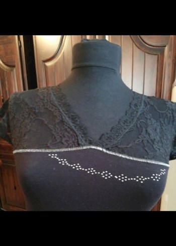 Dantel Detaylı Siyah V Yakalı Kadın Bluz - Görsel 3