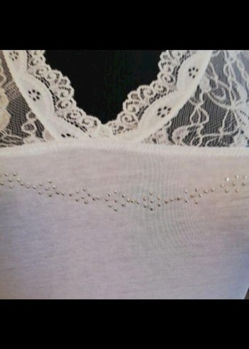 Dantelli V Yakalı Beyaz Kısa Kollu Bluz - Görsel 4