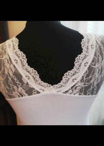 Dantelli V Yakalı Beyaz Kısa Kollu Bluz - Görsel 6