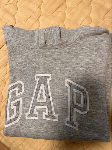 GAP sweatshirt