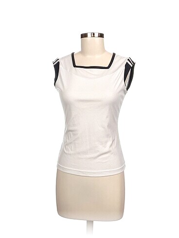 Adidas T-shirt %70 İndirimli.