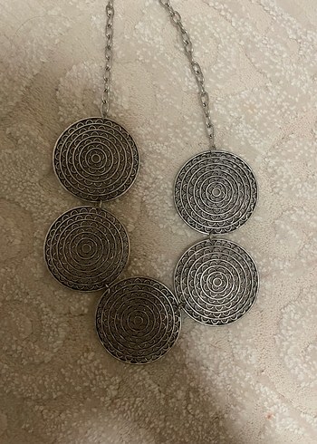 Gri Bohem Zincir Detaylı Uzun Kolye - Görsel 2