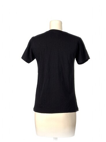 m Beden PreLoved T-shirt %70 İndirimli.