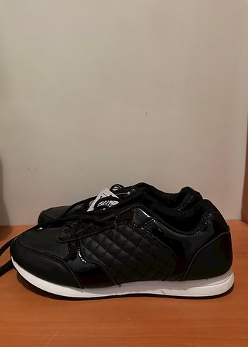 Diğer Kadın Siyah Dolgu Topuklu Spor Ayakkabı