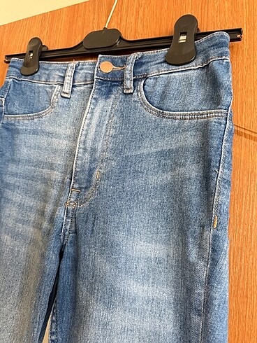 H&M H&M whitless jean