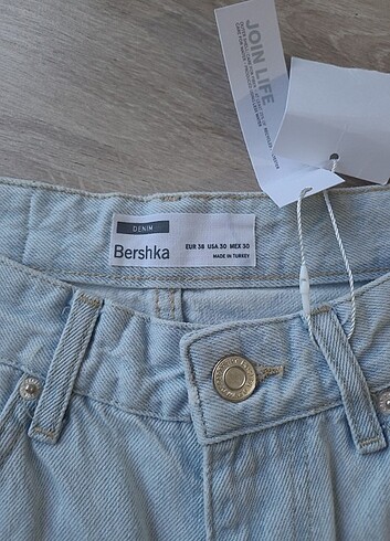 m Beden mavi Renk Bershka şort 