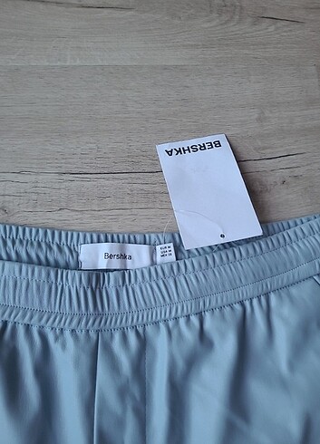 m Beden Bershka deri şört 