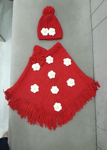 Kız Çocuk Kırmızı Nakışlı Kapüşonlu Örgü Panço - Görsel 2