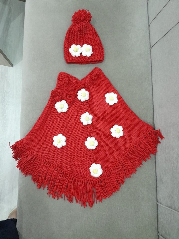 Kız Çocuk Kırmızı Nakışlı Kapüşonlu Örgü Panço - Görsel 2