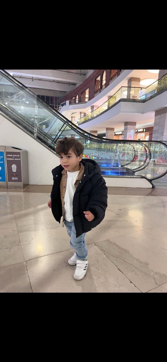 Siyah Kapüşonlu Erkek Çocuk Mont - Görsel 2