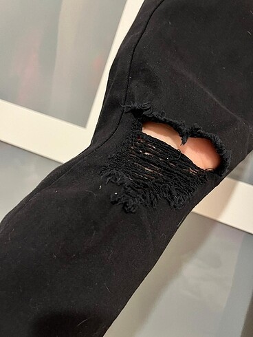 38 Beden Siyah yırtık paça kot pantolon