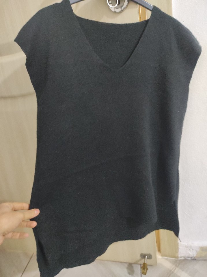 Siyah V Yaka Kadın Yün Süveter - Görsel 2