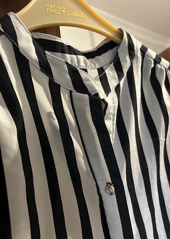 Düğmeli Siyah Beyaz Çizgili Kadın Gömlek - Görsel 2